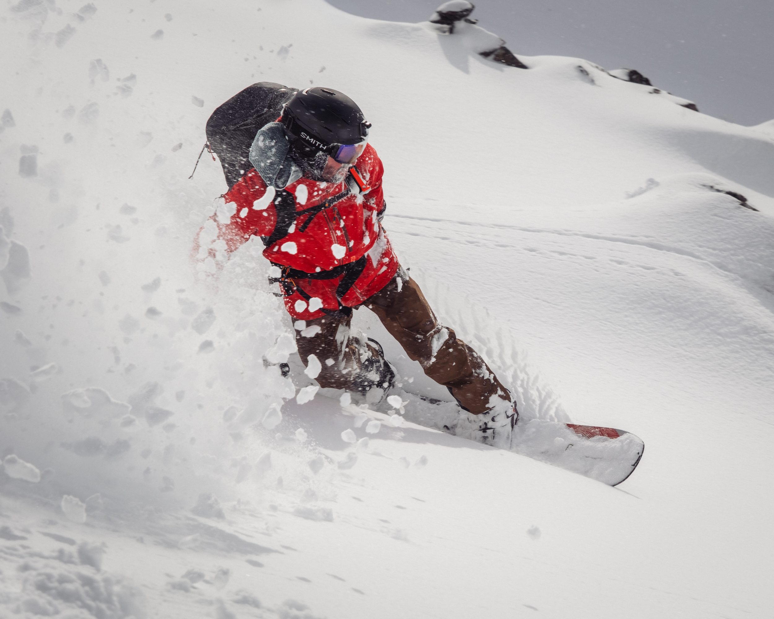Snow-spray explosion mid-turn